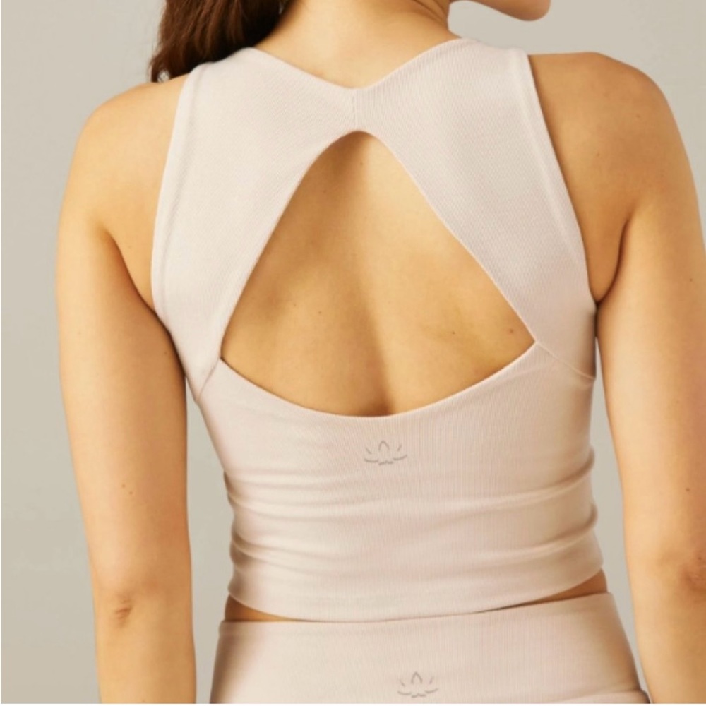 Beyond Yoga NWT Fresh Cut Cropped Ribbed Tank in Cream Heather Rib Size XS